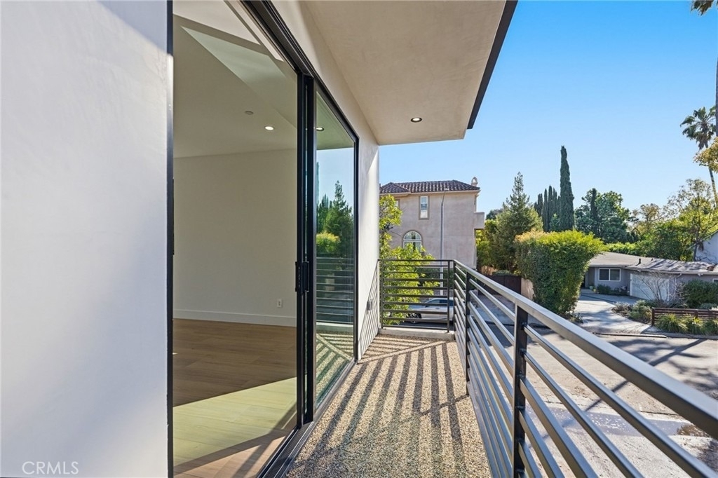 13602 Burbank Boulevard - Photo 11