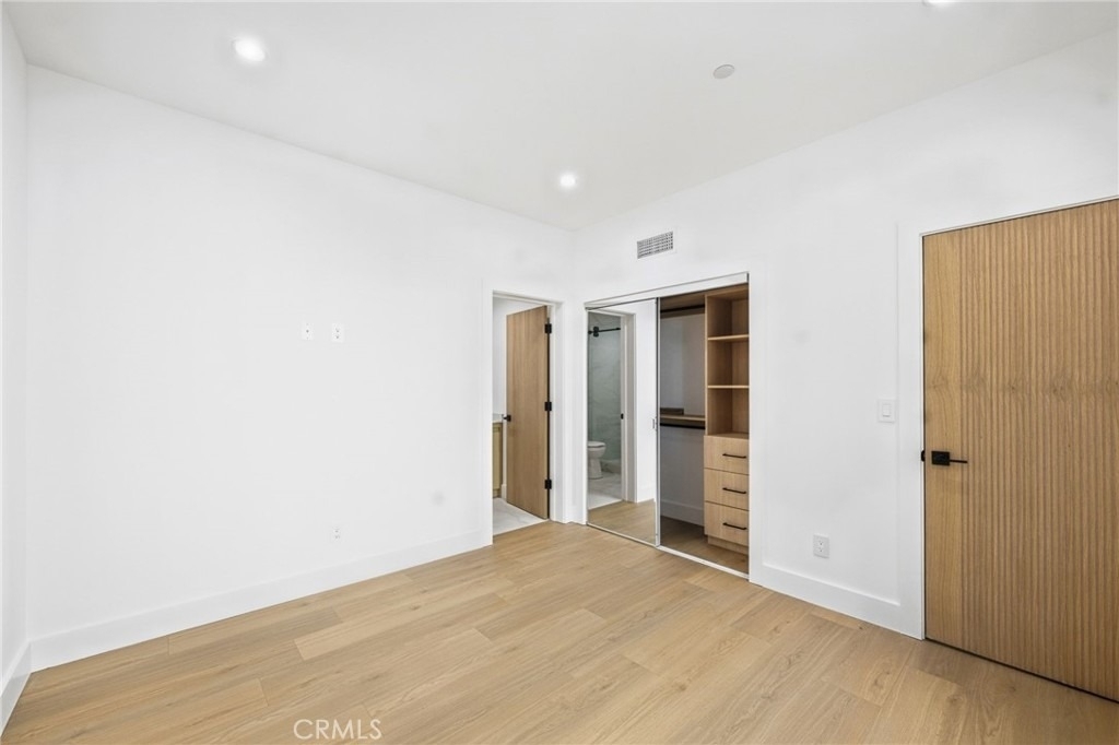 13602 Burbank Boulevard - Photo 12