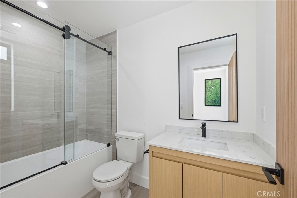 13602 Burbank Boulevard - Photo 10