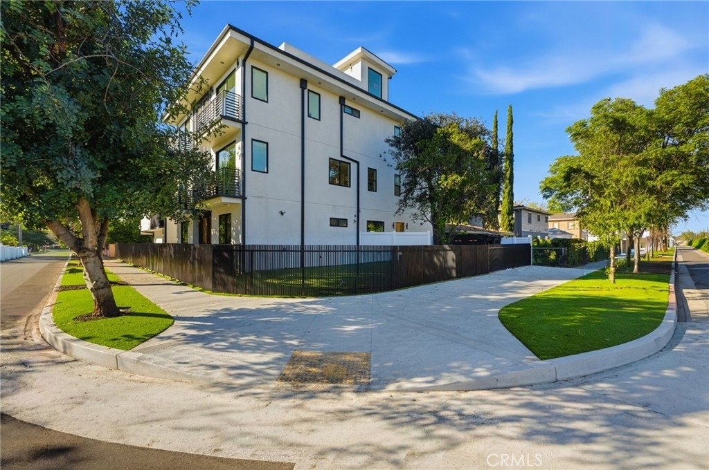 13602 Burbank Boulevard - Photo 1