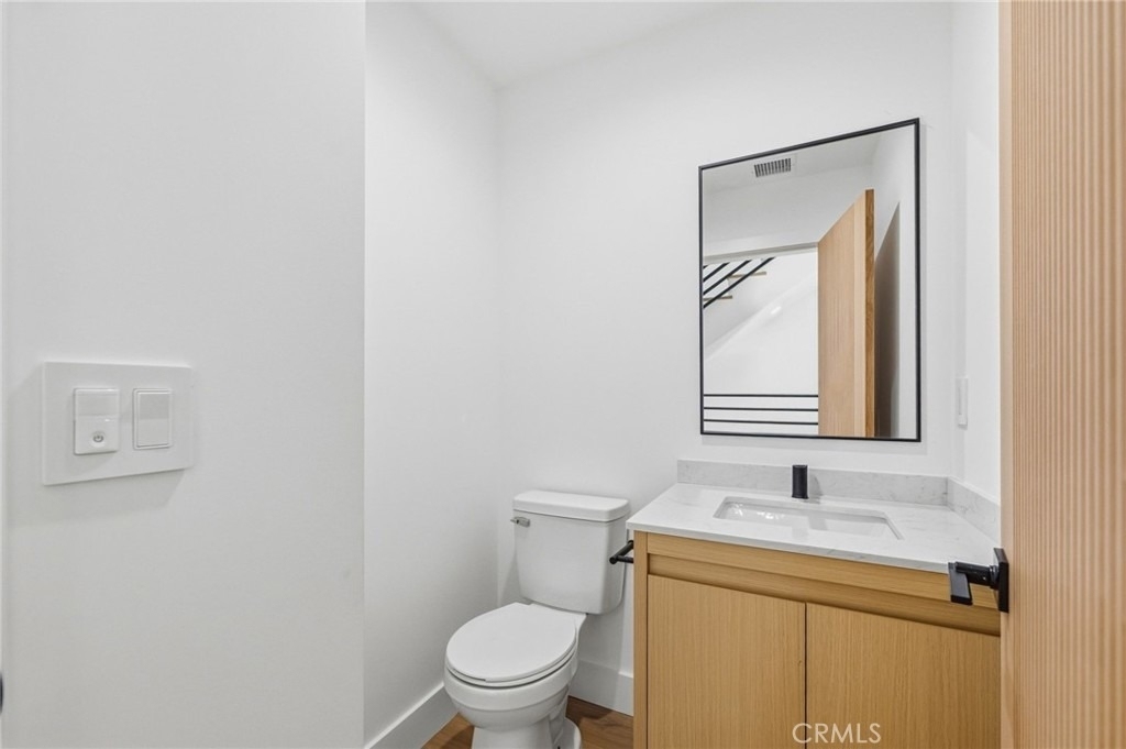 13602 Burbank Boulevard - Photo 5