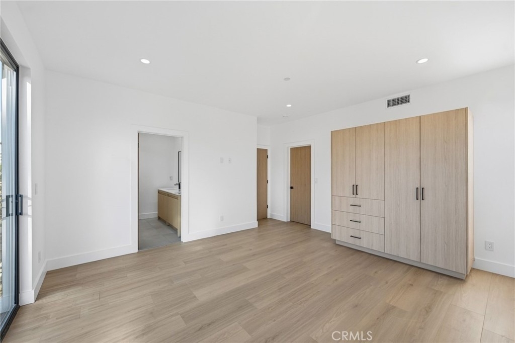 13602 Burbank Boulevard - Photo 6