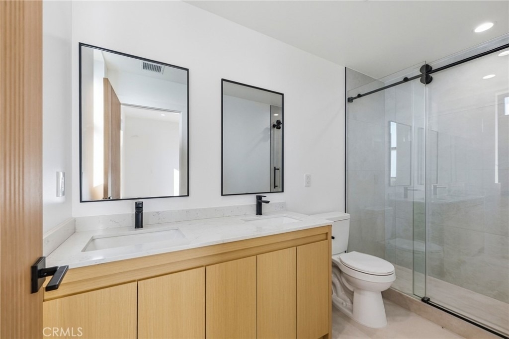 13602 Burbank Boulevard - Photo 8