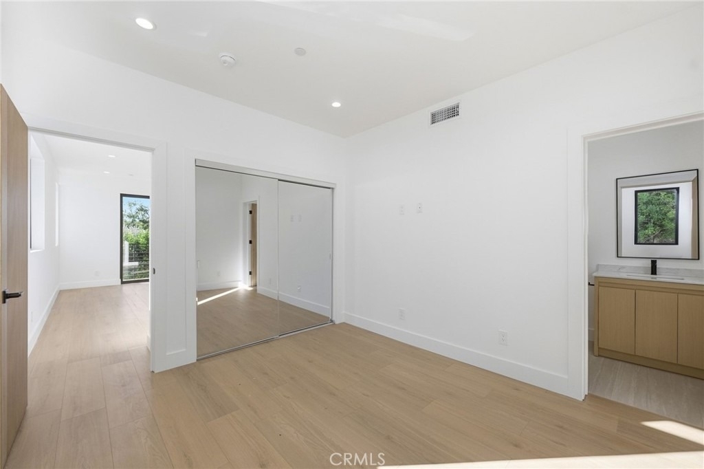 13602 Burbank Boulevard - Photo 14