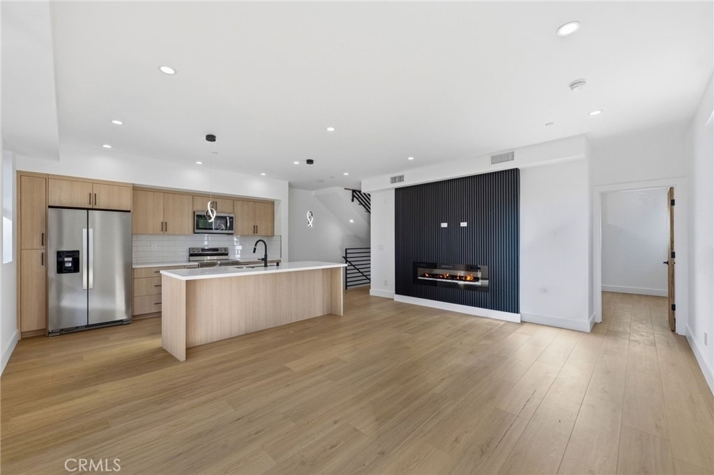 13602 Burbank Boulevard - Photo 3