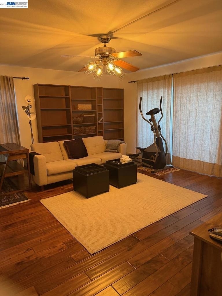 320 N Civic Dr - Photo 2