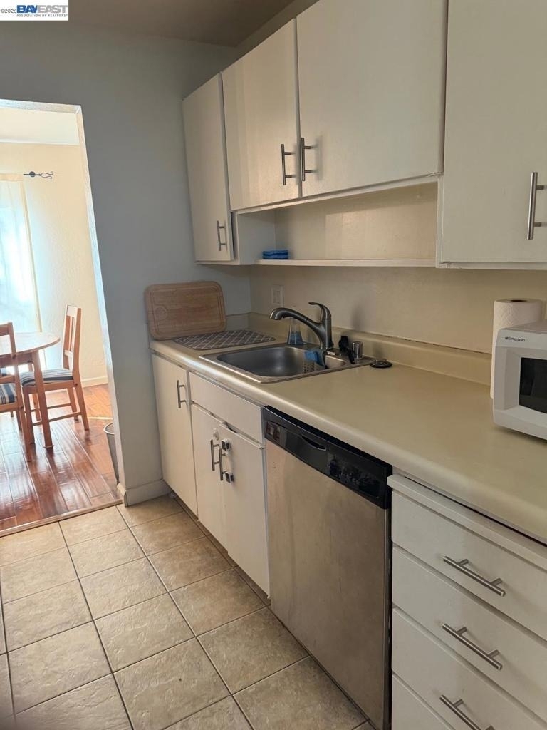 320 N Civic Dr - Photo 5