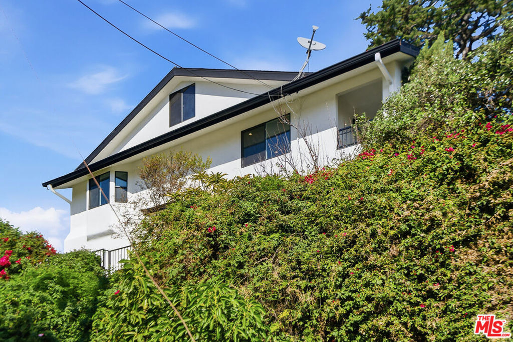 1301 Angelus Avenue - Photo 1