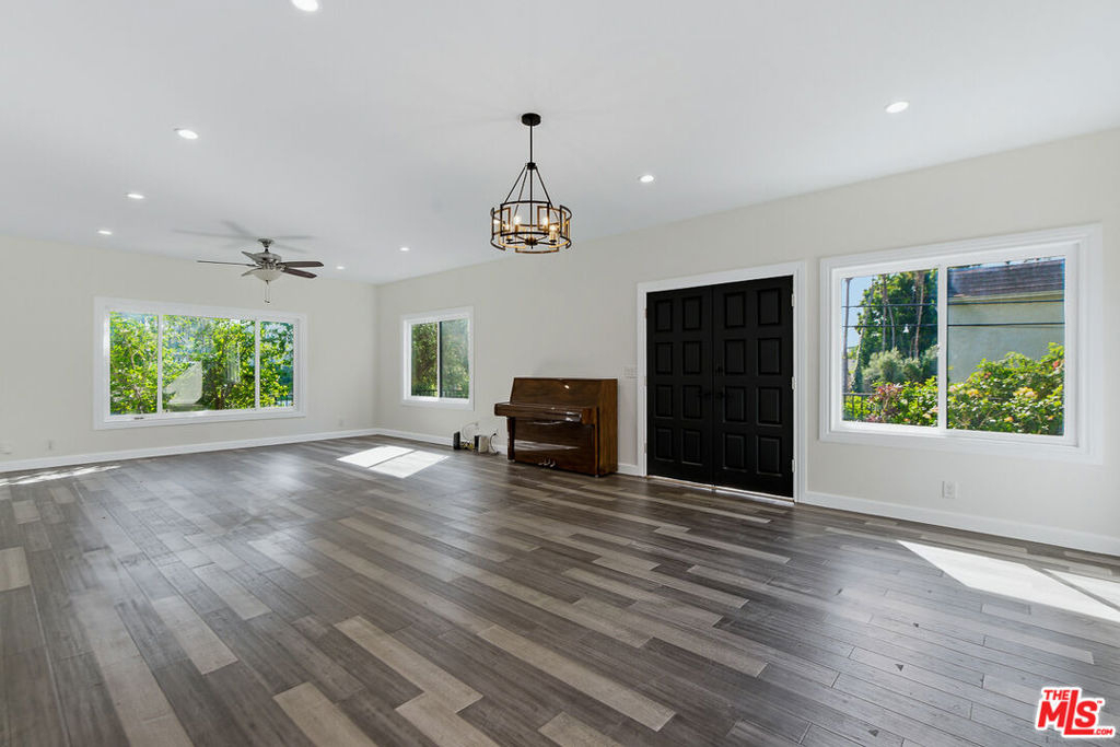 1301 Angelus Avenue - Photo 9