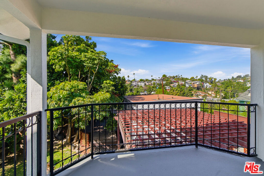 1301 Angelus Avenue - Photo 24