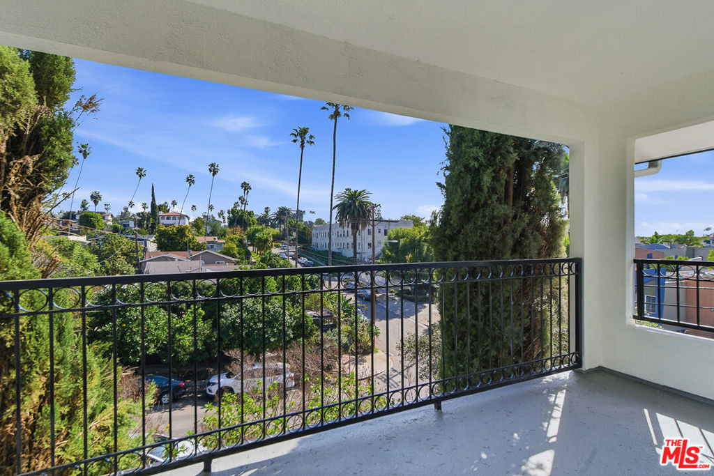 1301 Angelus Avenue - Photo 31