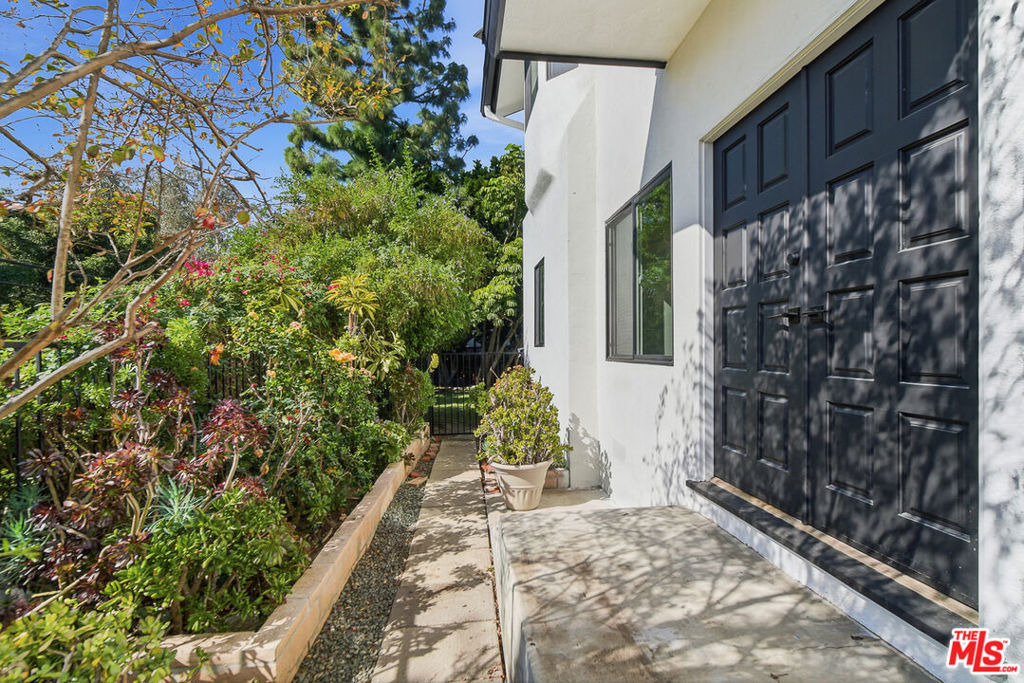 1301 Angelus Avenue - Photo 6