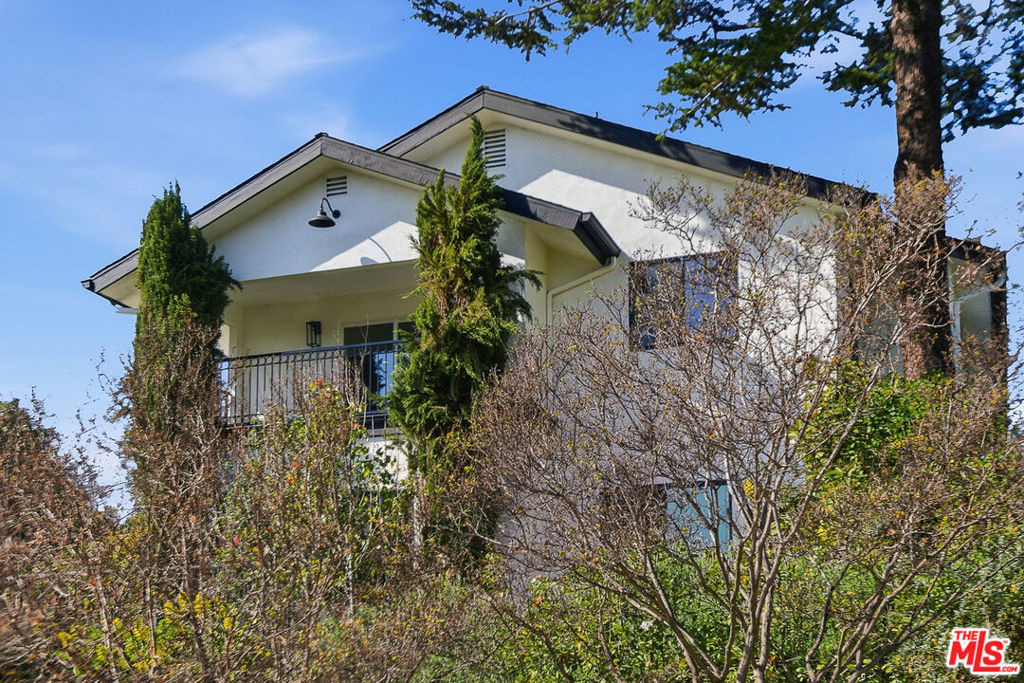 1301 Angelus Avenue - Photo 0