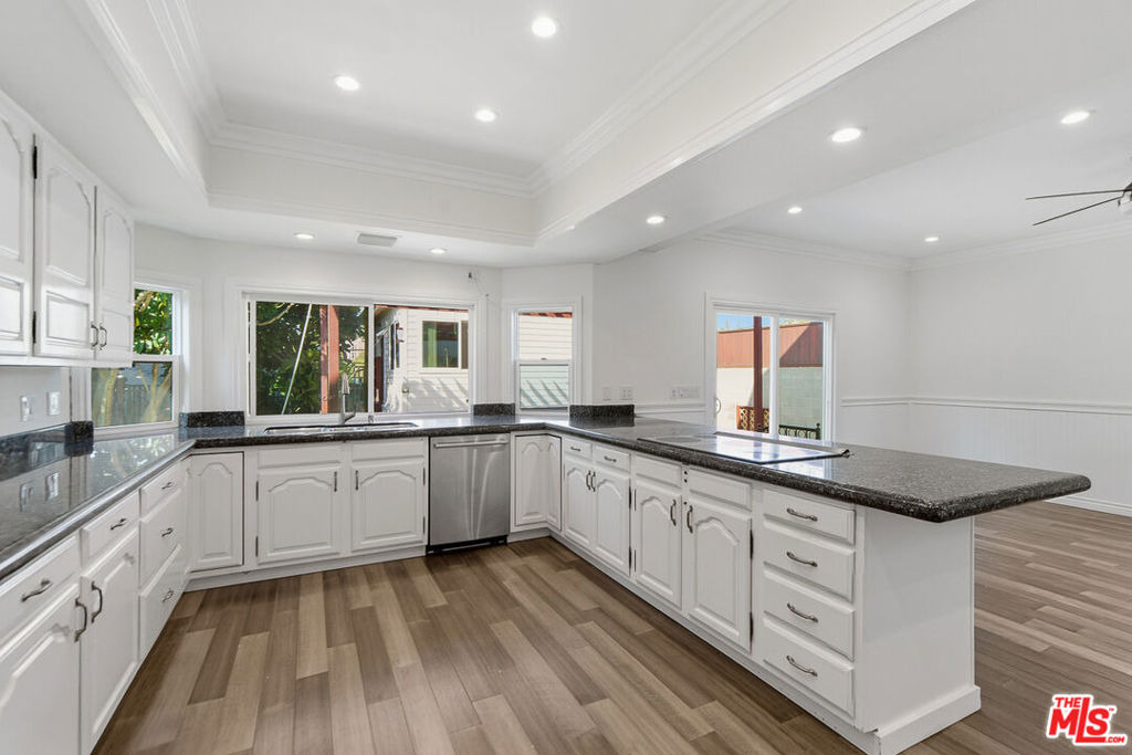 1301 Angelus Avenue - Photo 14