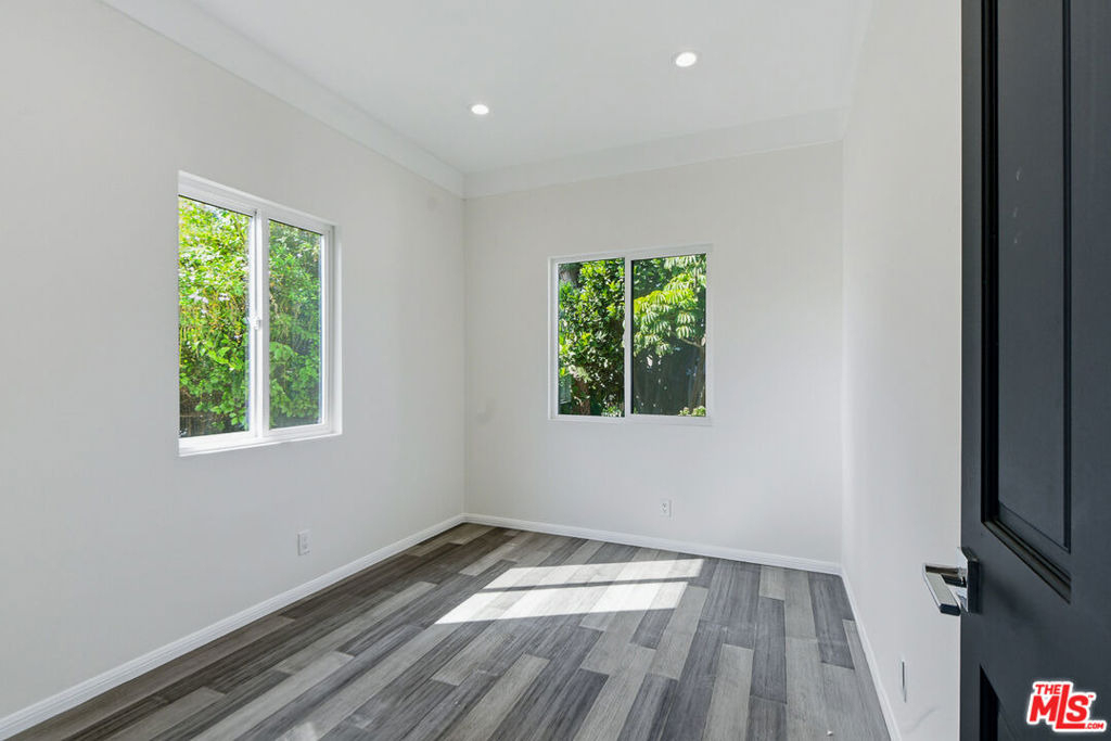1301 Angelus Avenue - Photo 17