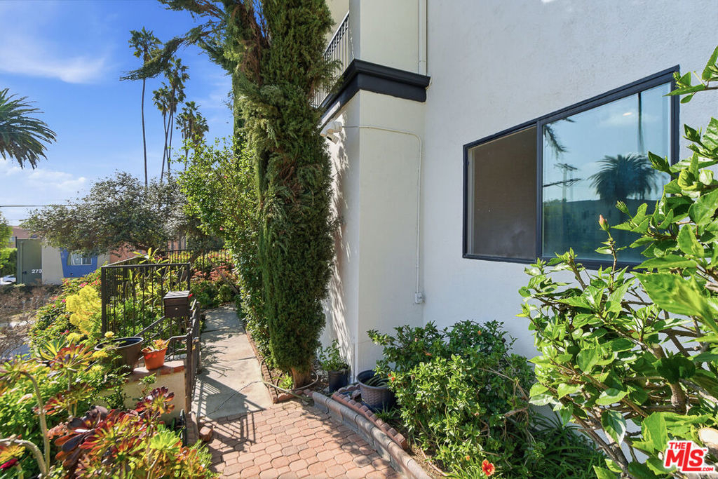 1301 Angelus Avenue - Photo 4