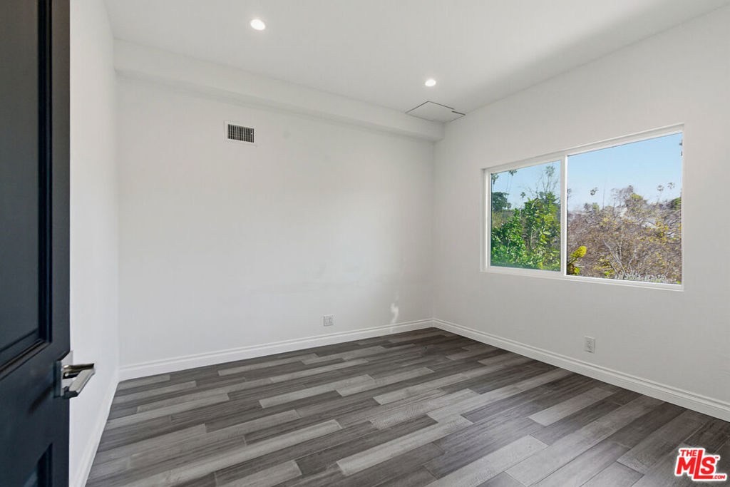 1301 Angelus Avenue - Photo 20
