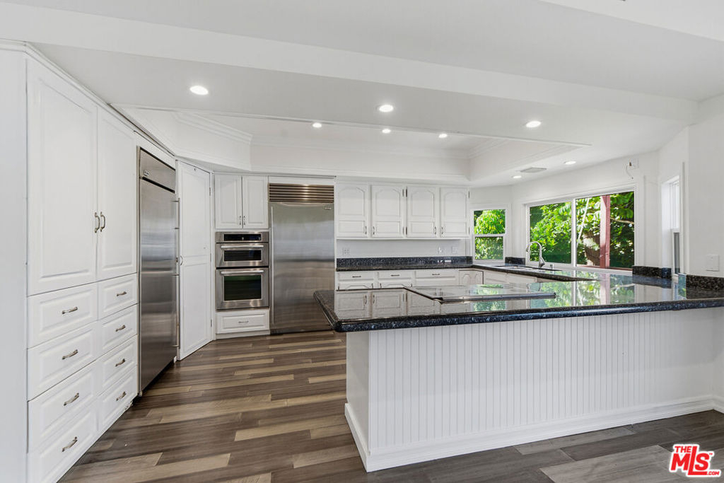 1301 Angelus Avenue - Photo 13