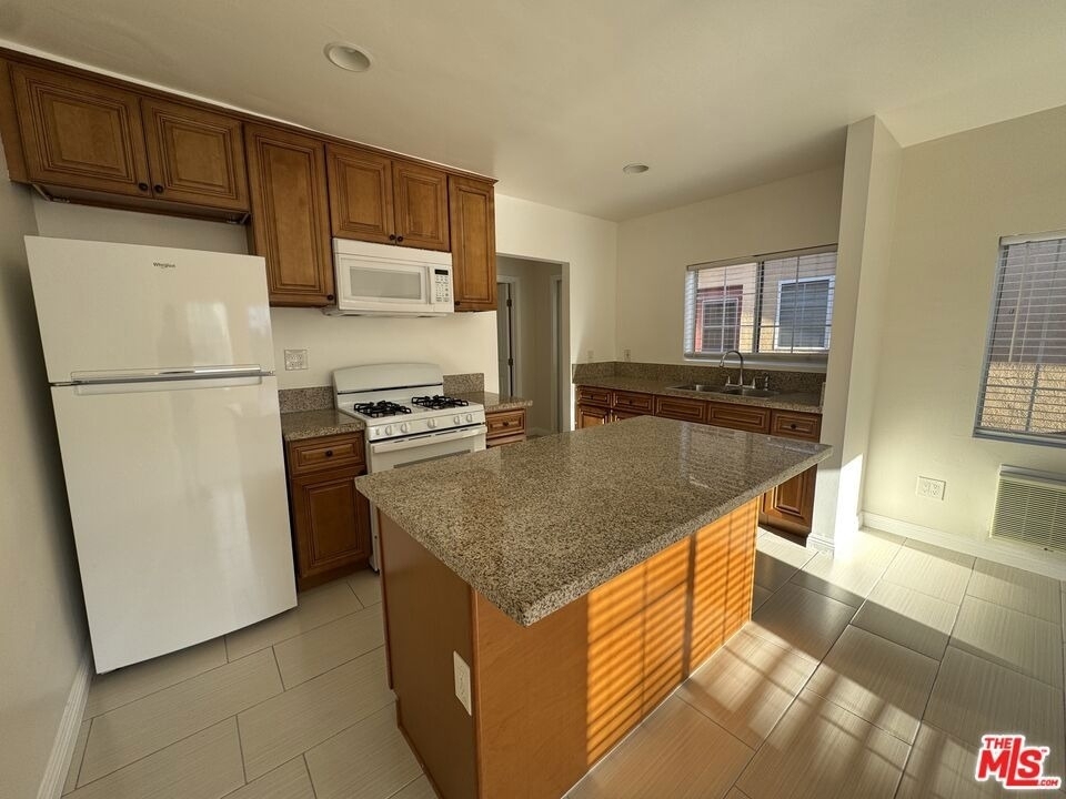 315 N Coronado Street - Photo 1