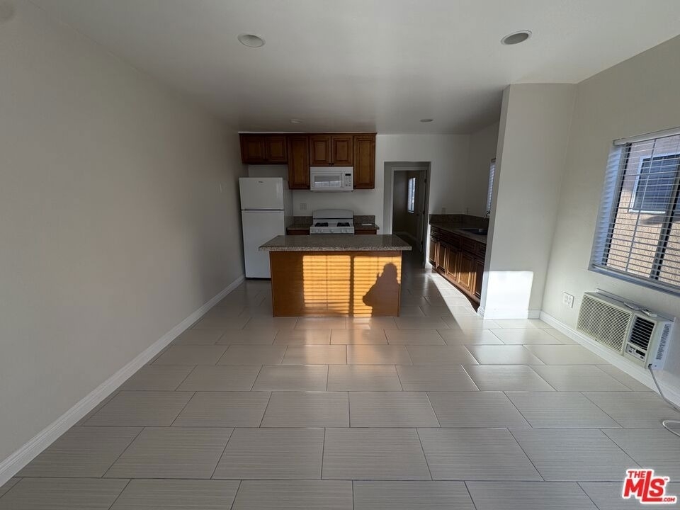 315 N Coronado Street - Photo 4
