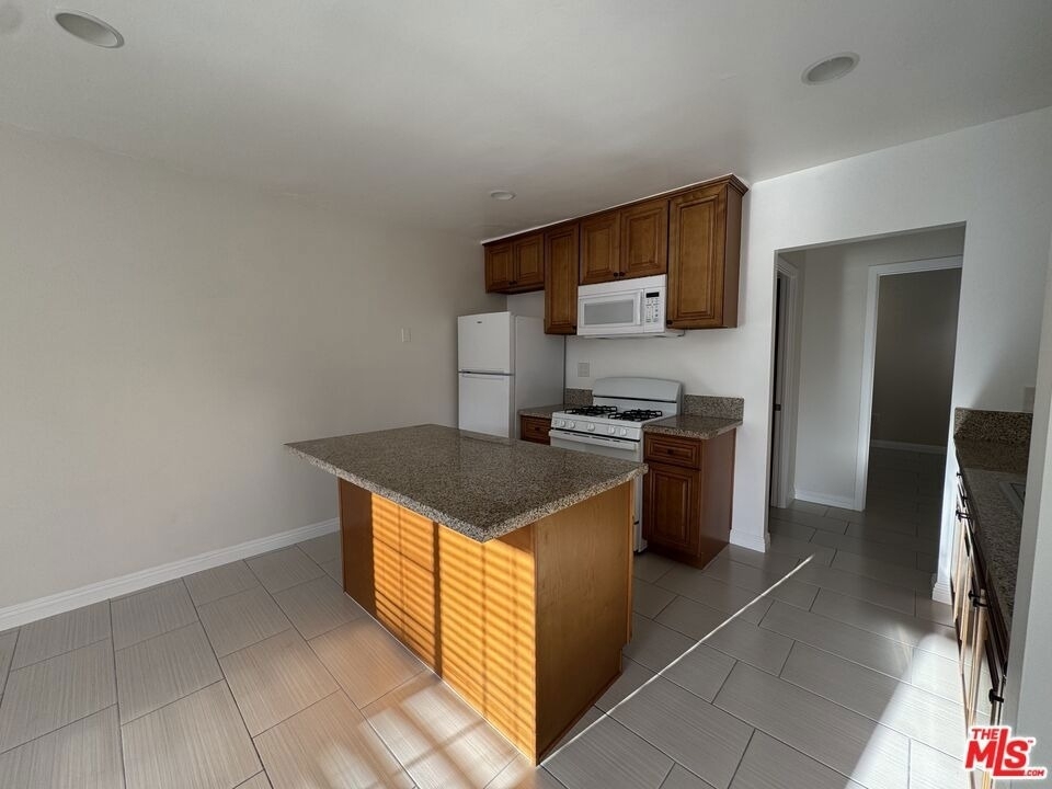 315 N Coronado Street - Photo 2