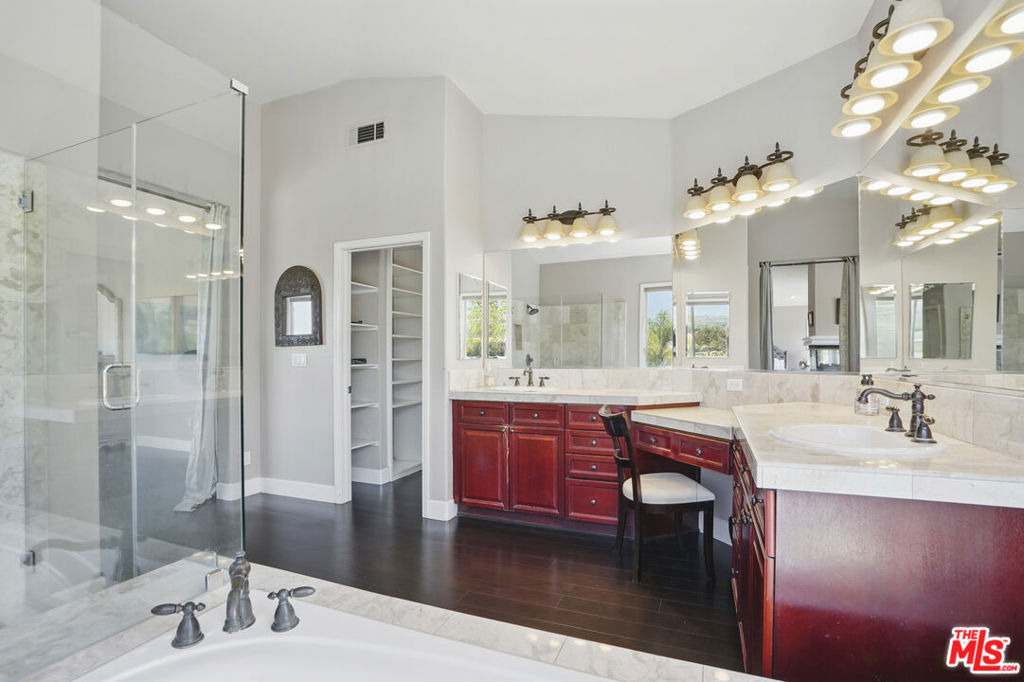 4040 Leighton Point Road - Photo 33
