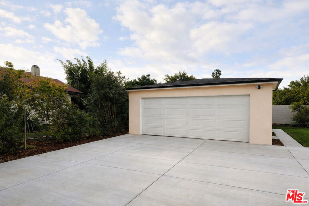 15605 S Berendo Avenue - Photo 2