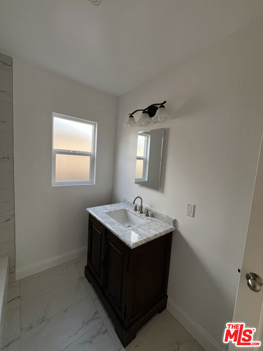 15605 S Berendo Avenue - Photo 21