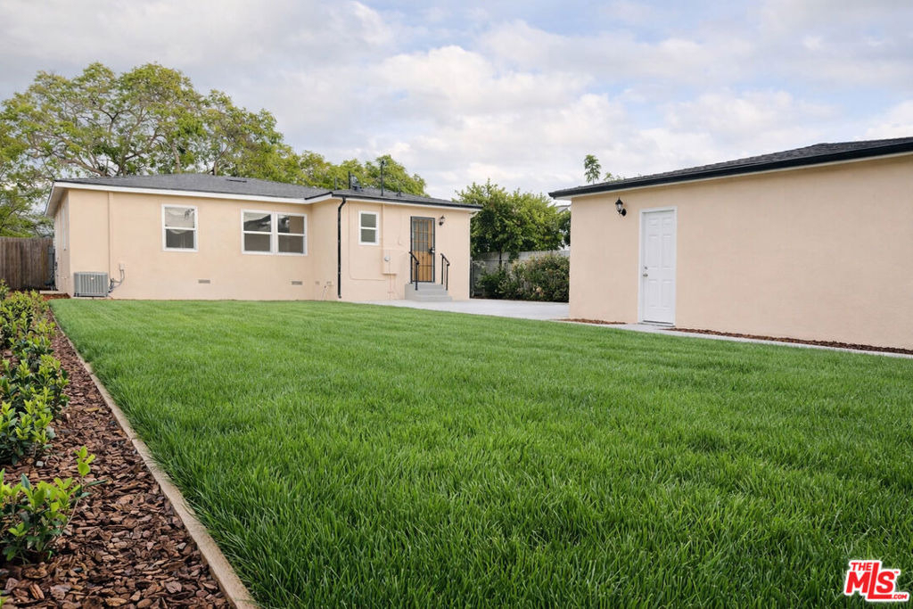 15605 S Berendo Avenue - Photo 1