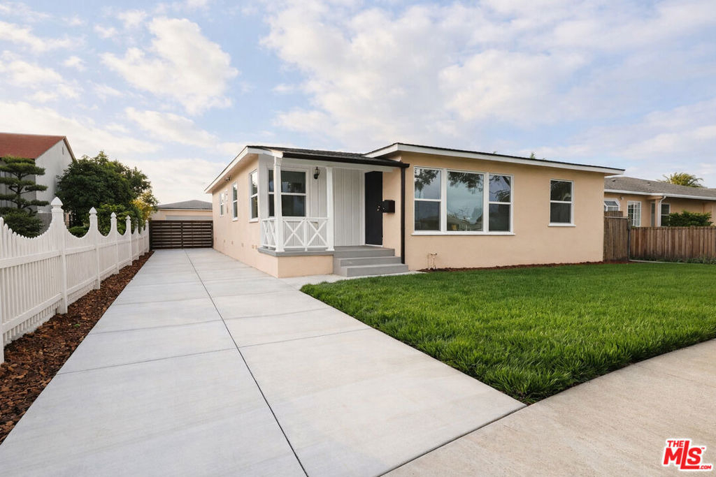 15605 S Berendo Avenue - Photo 0