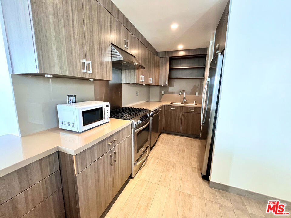17350 W Sunset Boulevard - Photo 8
