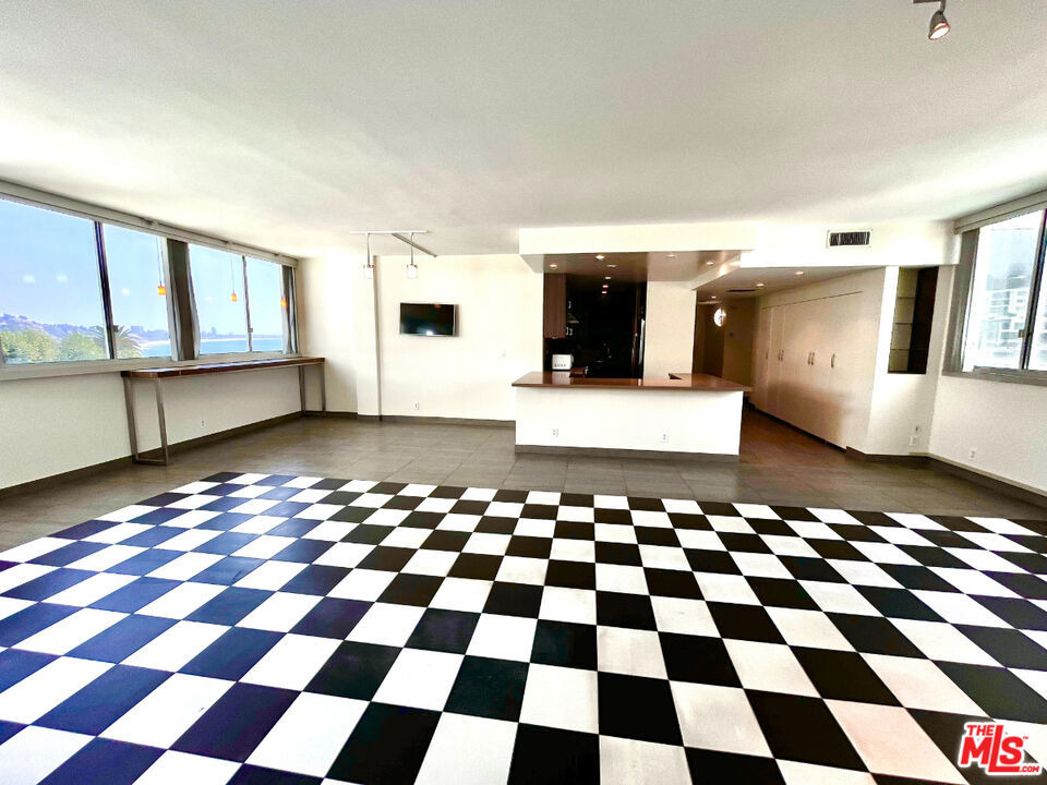 17350 W Sunset Boulevard - Photo 4