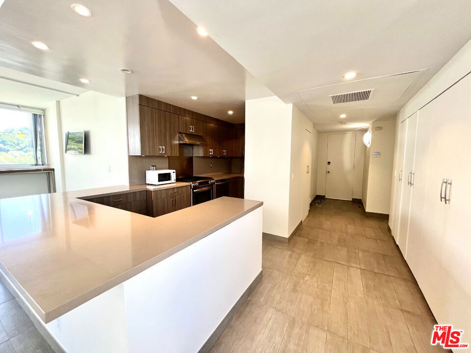 17350 W Sunset Boulevard - Photo 10