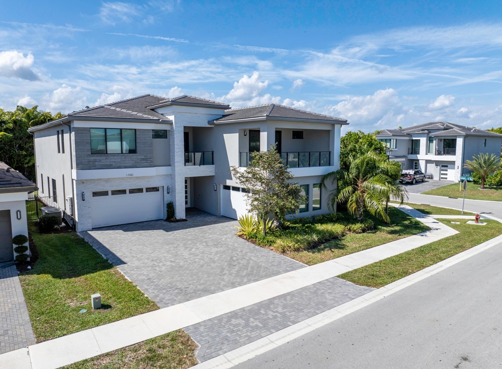 17081 Five Waters Avenue - Photo 2