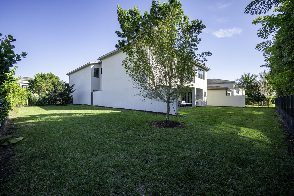 17081 Five Waters Avenue - Photo 16
