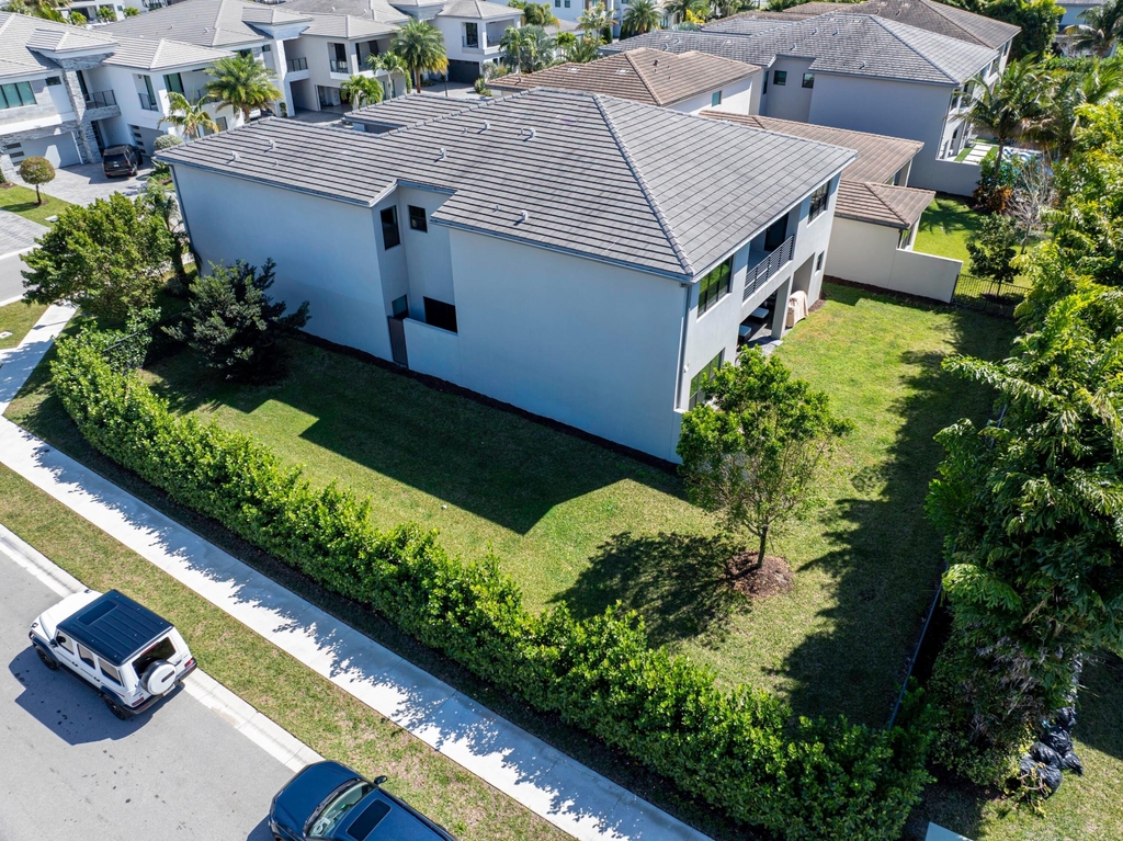 17081 Five Waters Avenue - Photo 10