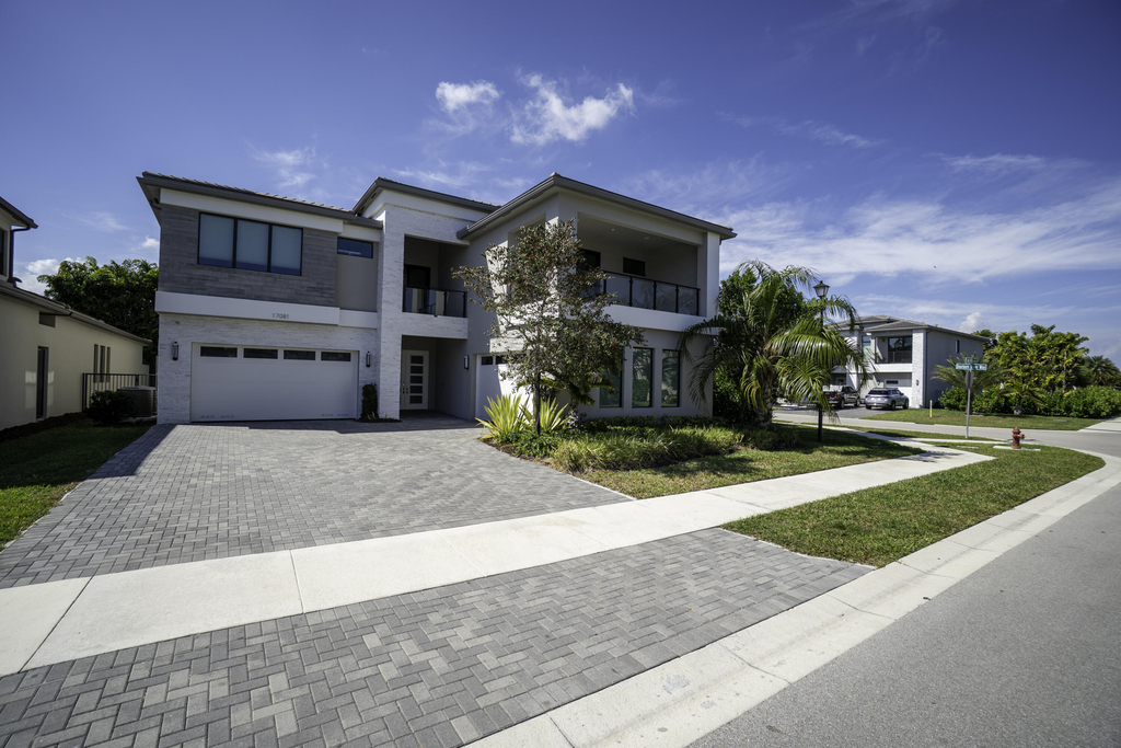 17081 Five Waters Avenue - Photo 11