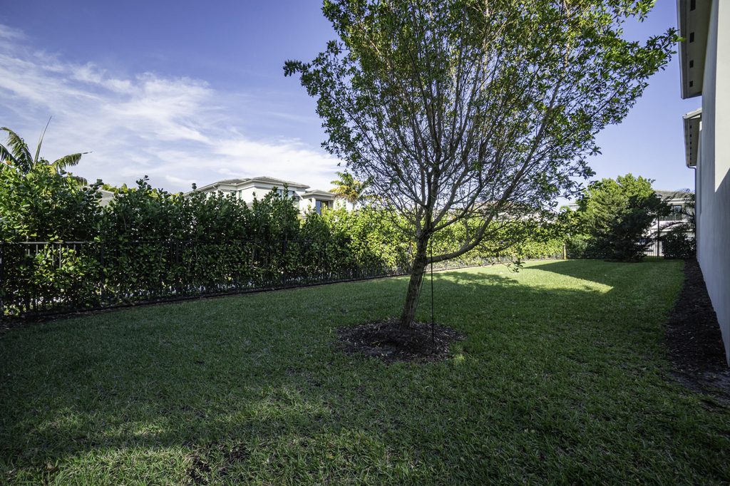 17081 Five Waters Avenue - Photo 15