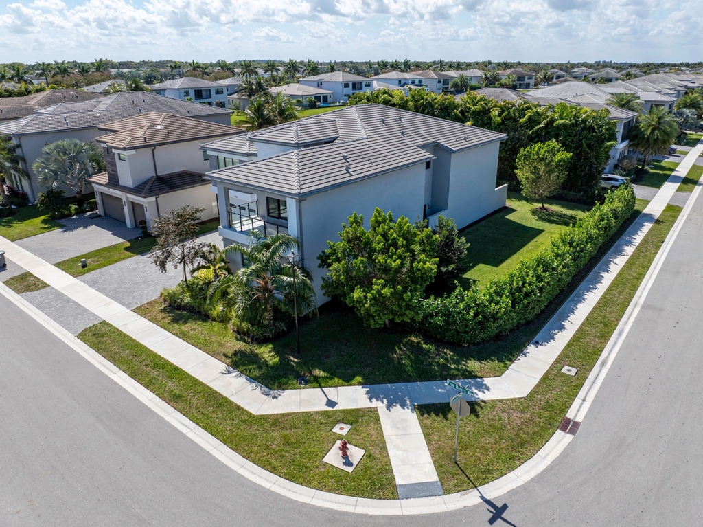 17081 Five Waters Avenue - Photo 3