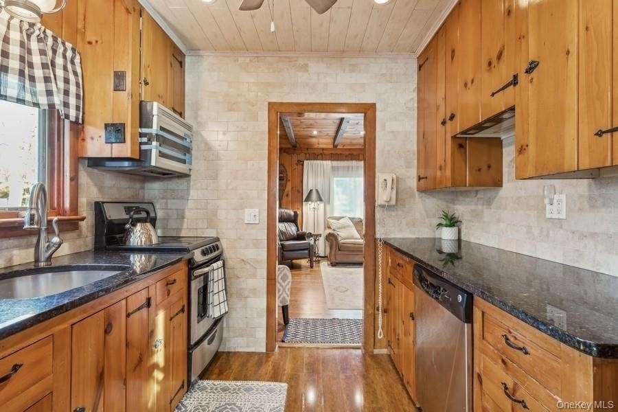 1850 Sterling Road - Photo 18