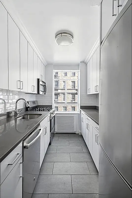 5th Avenue - Photo 4