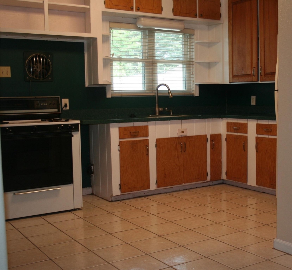7518 El Rancho Street - Photo 2