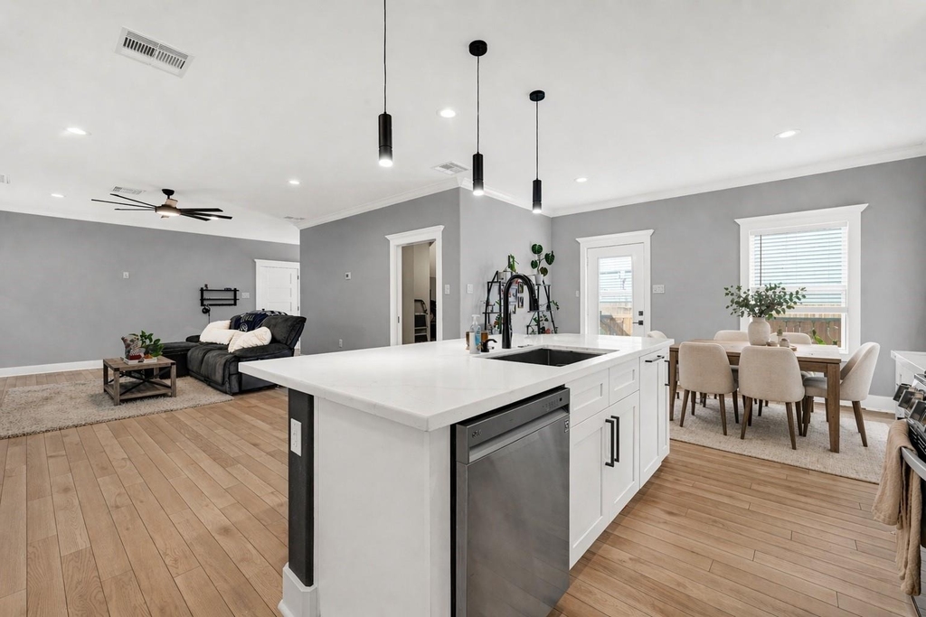 3513 Omega Street - Photo 8