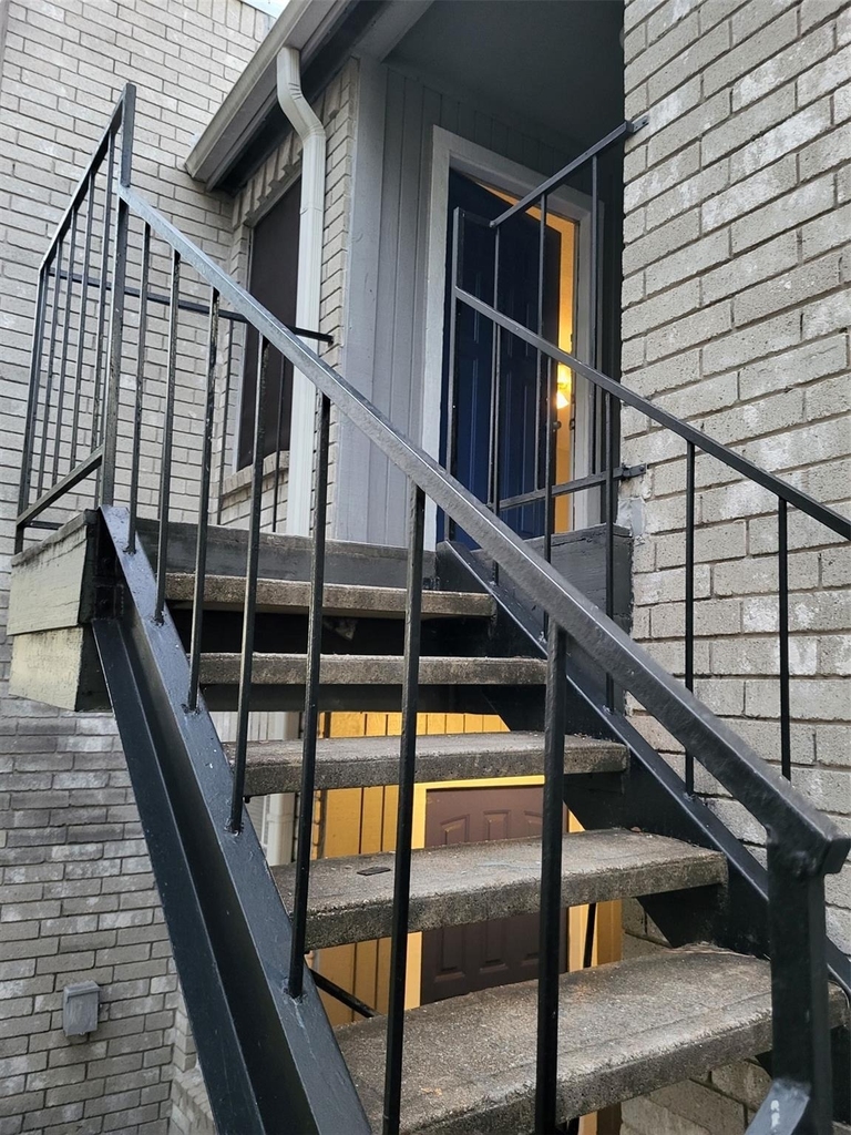 9700 Leawood Boulevard - Photo 1
