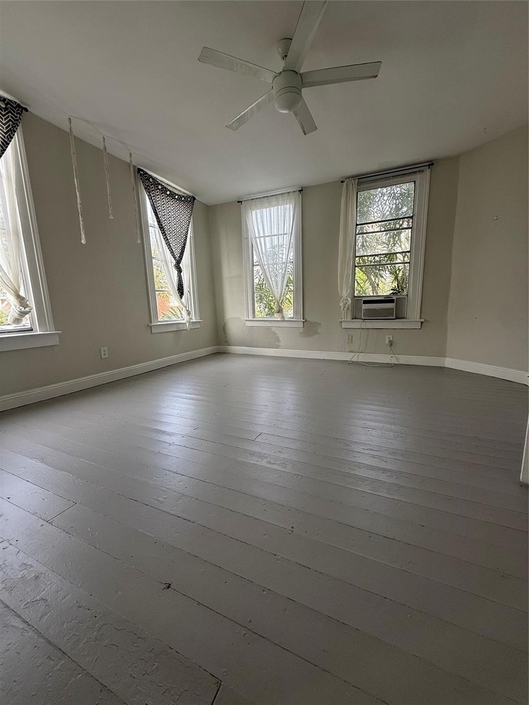 2121 Avenue K - Photo 4