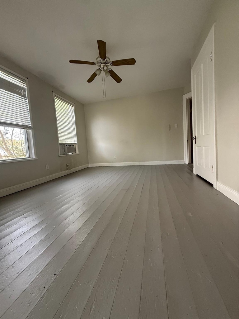 2121 Avenue K - Photo 5