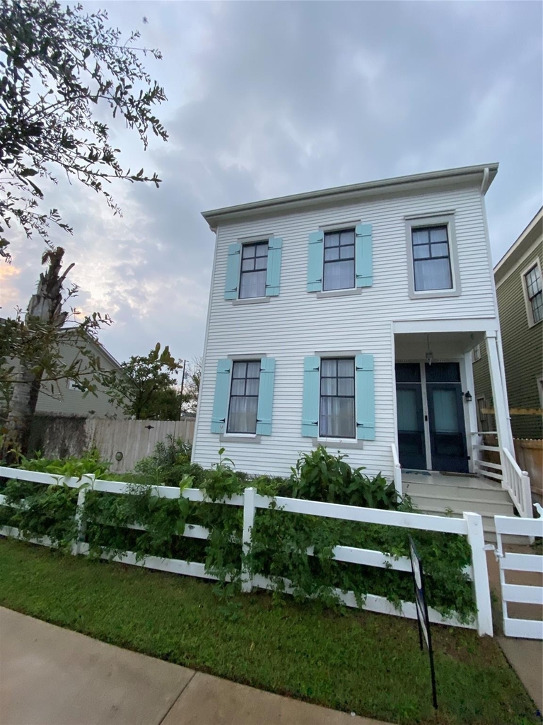 2121 Avenue K - Photo 0