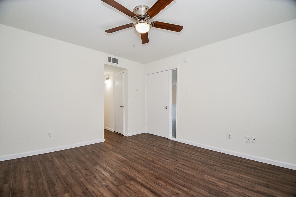 2824 S Bartell Drive - Photo 7