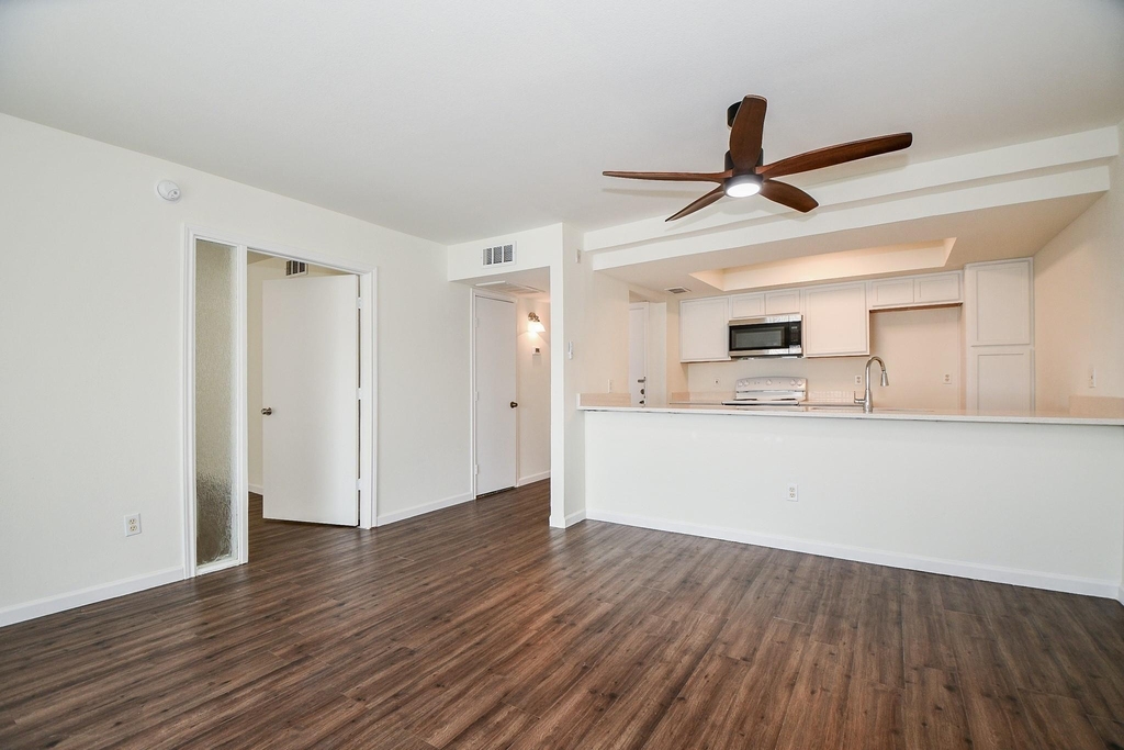 2824 S Bartell Drive - Photo 3