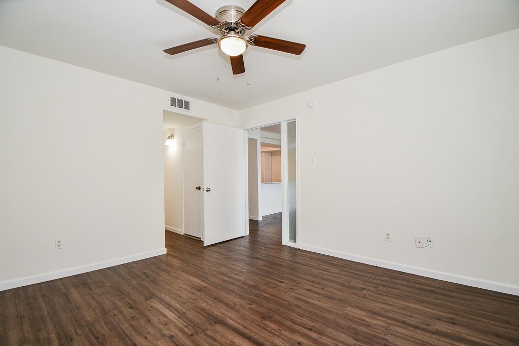 2824 S Bartell Drive - Photo 8